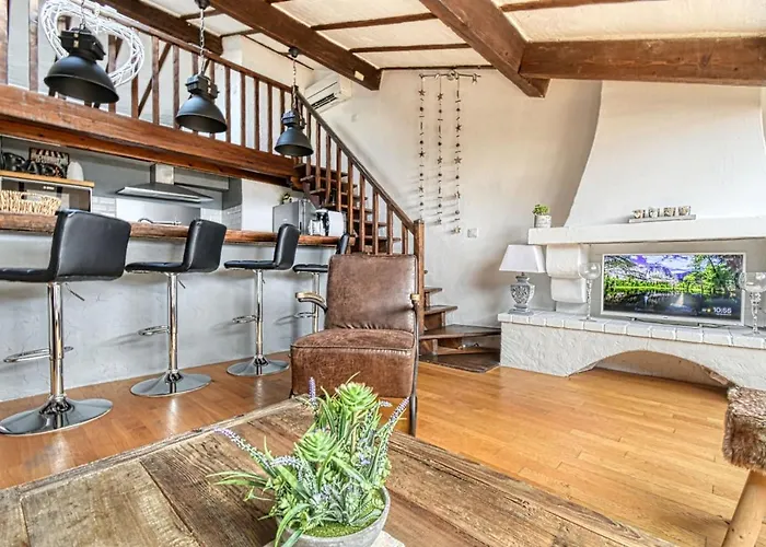 아파트 Le Boise Merveilleux Duplex Rustique, Excellent Emplacement A Quelques Pas Du Palais