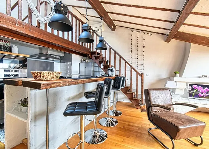 아파트 Le Boise Merveilleux Duplex Rustique, Excellent Emplacement A Quelques Pas Du Palais *