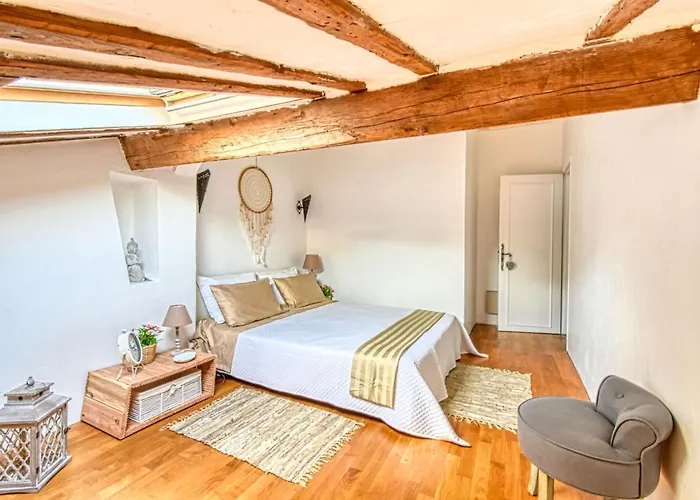 Le Boise Merveilleux Duplex Rustique, Excellent Emplacement A Quelques Pas Du Palais كان