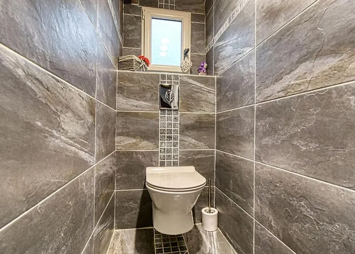 Le Boise Merveilleux Duplex Rustique, Excellent Emplacement A Quelques Pas Du Palais