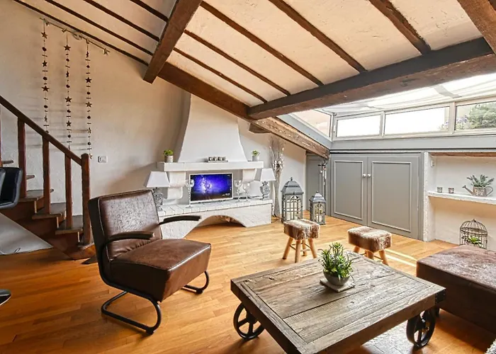 Le Boise Merveilleux Duplex Rustique, Excellent Emplacement A Quelques Pas Du Palais شقة *