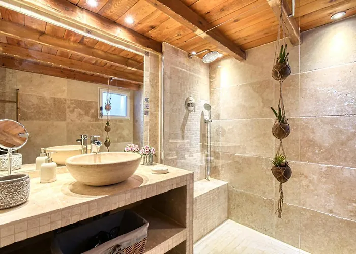 Le Boise Merveilleux Duplex Rustique, Excellent Emplacement A Quelques Pas Du Palais *