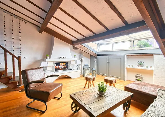 Le Boise Merveilleux Duplex Rustique, Excellent Emplacement A Quelques Pas Du Palais