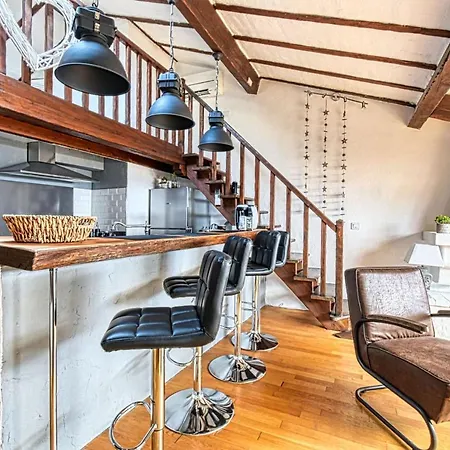 Appartement Le Boise Merveilleux Duplex Rustique, Excellent Emplacement à Quelques Pas Du Palais *