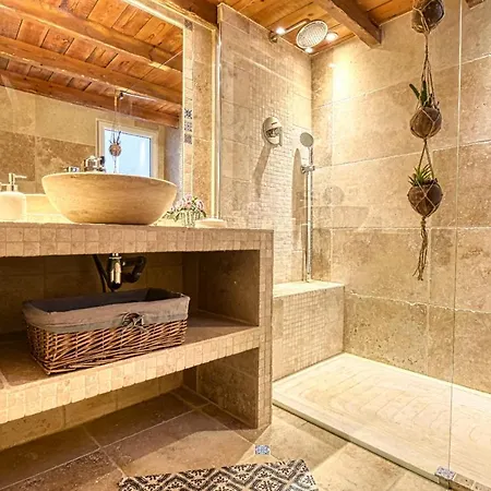 Appartement Le Boise Merveilleux Duplex Rustique, Excellent Emplacement à Quelques Pas Du Palais *